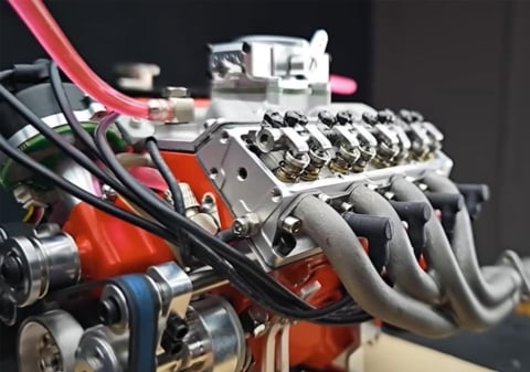 Benzininio V8 variklio modelio rinkinys