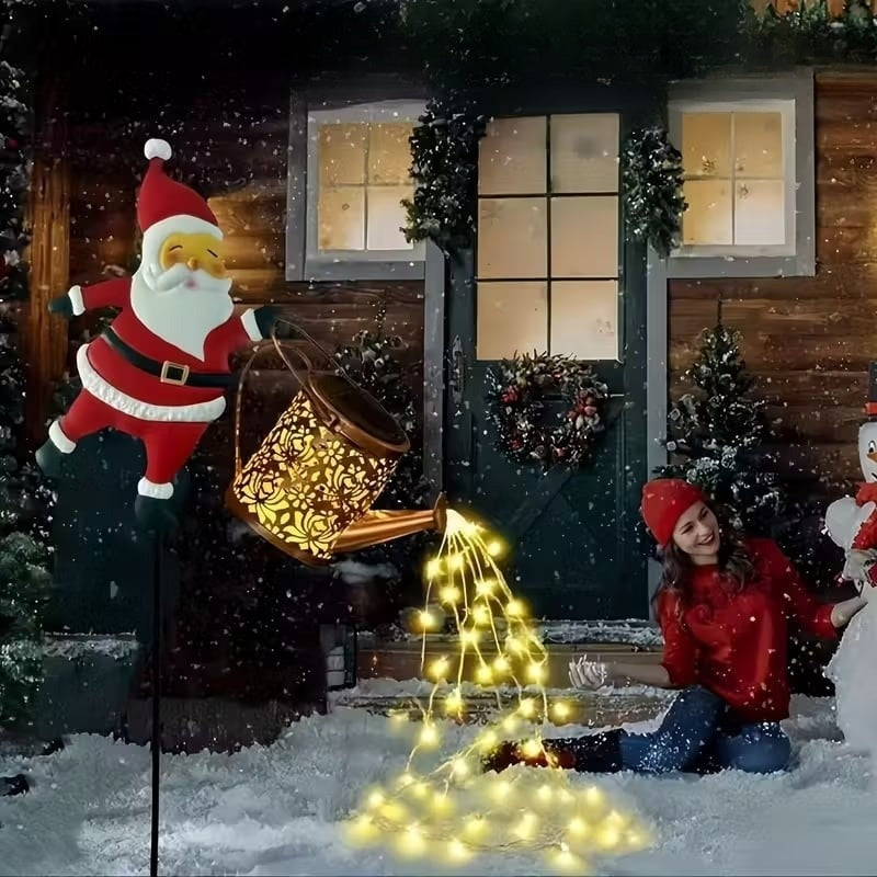 Kalėdų Senelio laistytuvas su saulės baterija ir į žemę įsmeigiamu stovu