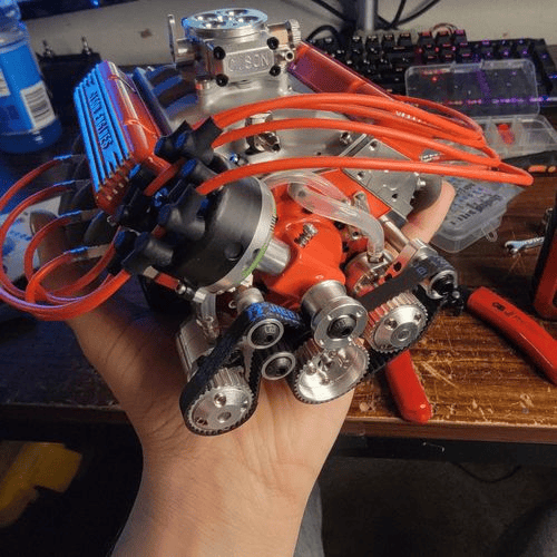 Benzininio V8 variklio modelio rinkinys